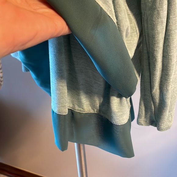 Bordeaux by Anthropologie rayon tunic top long sleeve 2 ply /chiffon hem green S - Picture 3 of 11